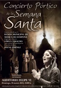 Concierto Pórtico de la Semana Santa en el Auditorio Felipe VI de Estepona, con la Banda Municipal de Música y la cantante Joana Jiménez, marzo 2025.